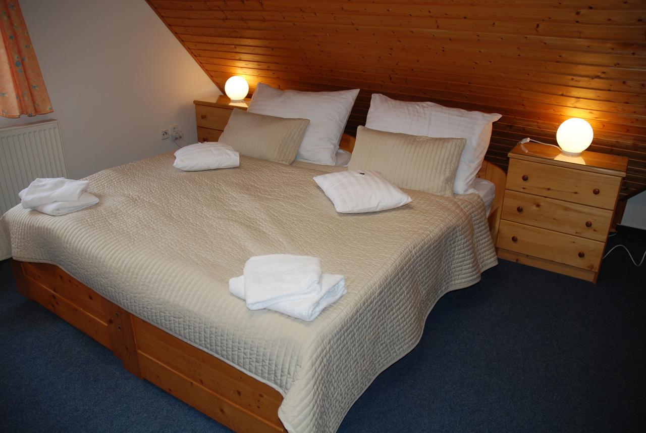 Hotel U Ruze Slavonice Extérieur photo